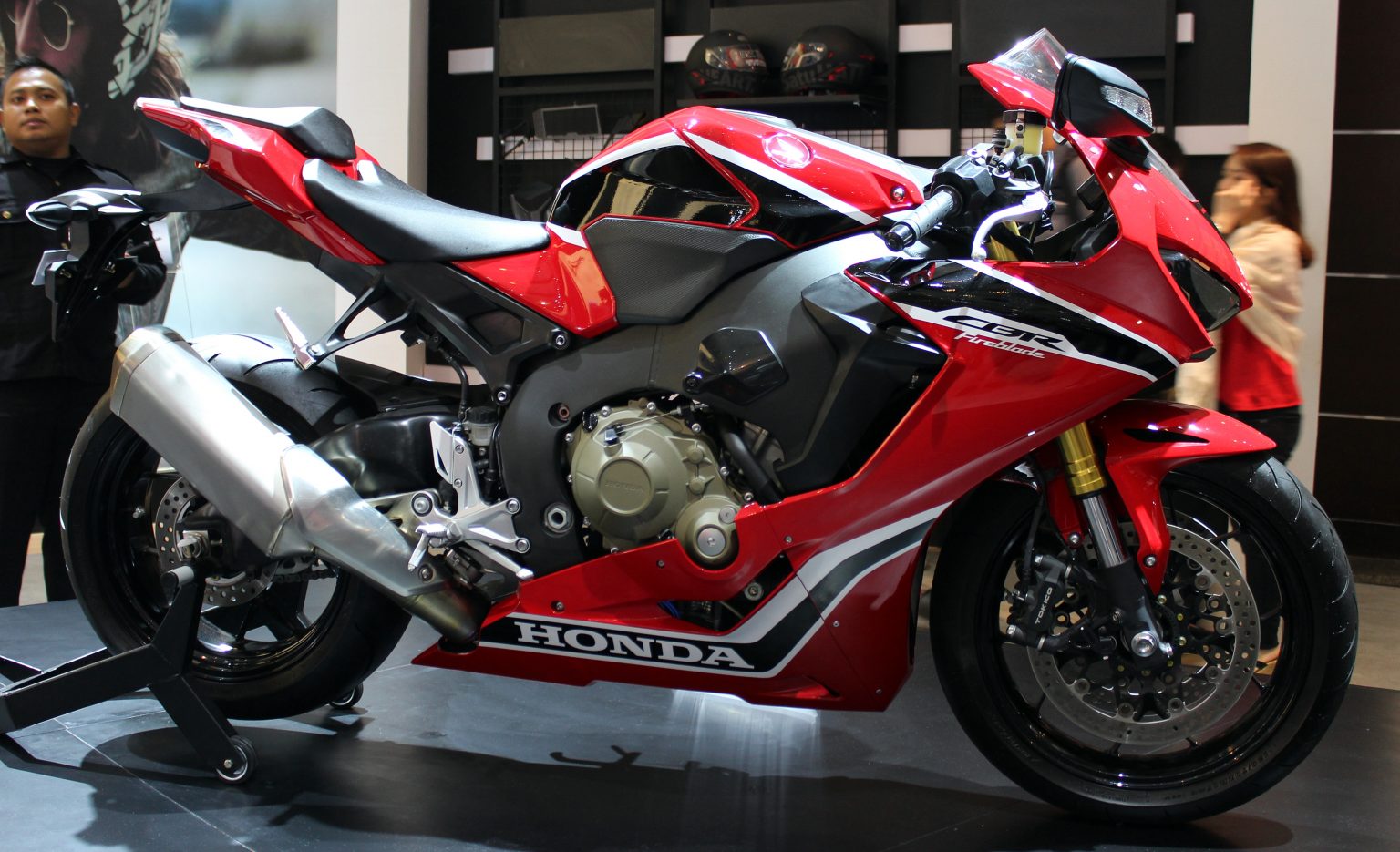 “Honda-CBR-1000-RR-Fireblade-1536x935”