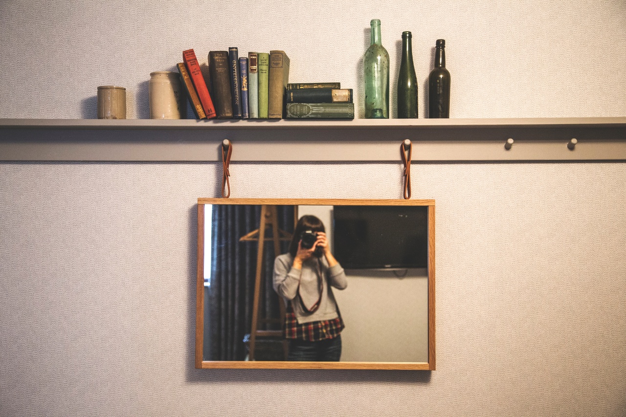 1681341939-mirror_vastu_by_readrife.jpg